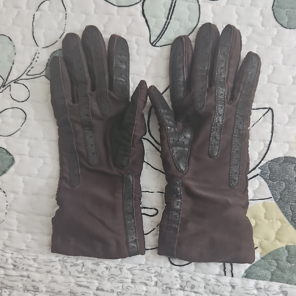 Brown Gloves With Chevron Accents